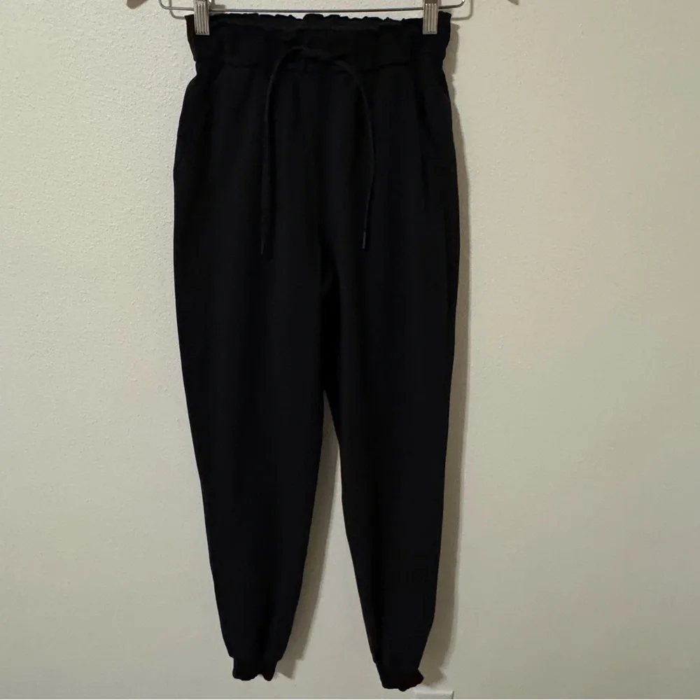 Lululemon Stretch High-Rise Jogger Black Drawstring Pockets Workout Gym-2